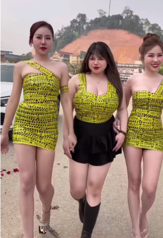 "Hot girl ngực khủng" Hải Dương "đu trend" váy băng keo cực phồn thực 1736320990 hot girl nguc khung hai duong du trend vay bang keo cuc phon thuc hinh 4 width550height800