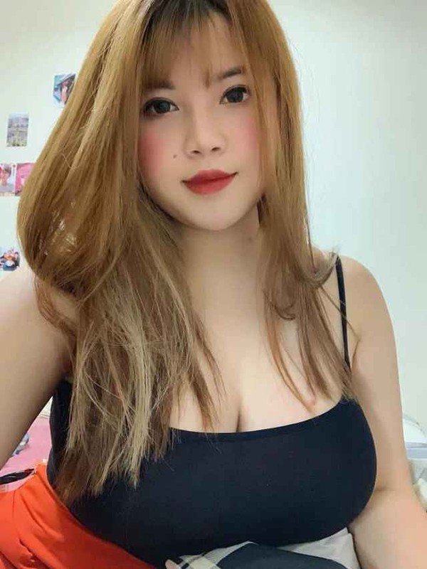 "Hot girl ngực khủng" Hải Dương "đu trend" váy băng keo cực phồn thực 1736320991 hot girl nguc khung hai duong du trend vay bang keo cuc phon thuc hinh 6 width600height800