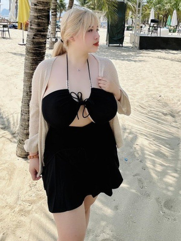 "Hot girl ngực khủng" Hải Dương "đu trend" váy băng keo cực phồn thực 1736320999 hot girl nguc khung hai duong du trend vay bang keo cuc phon thuc hinh 10 width600height800