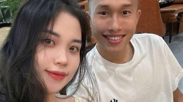 Trên sân ở Thái Lan, câu nói của cầu thủ Doãn Ngọc Tân khiến vợ rơi nước mắt 1736324312 808 thumbnail width740height495 anh cat 3 2 auto cropjpg