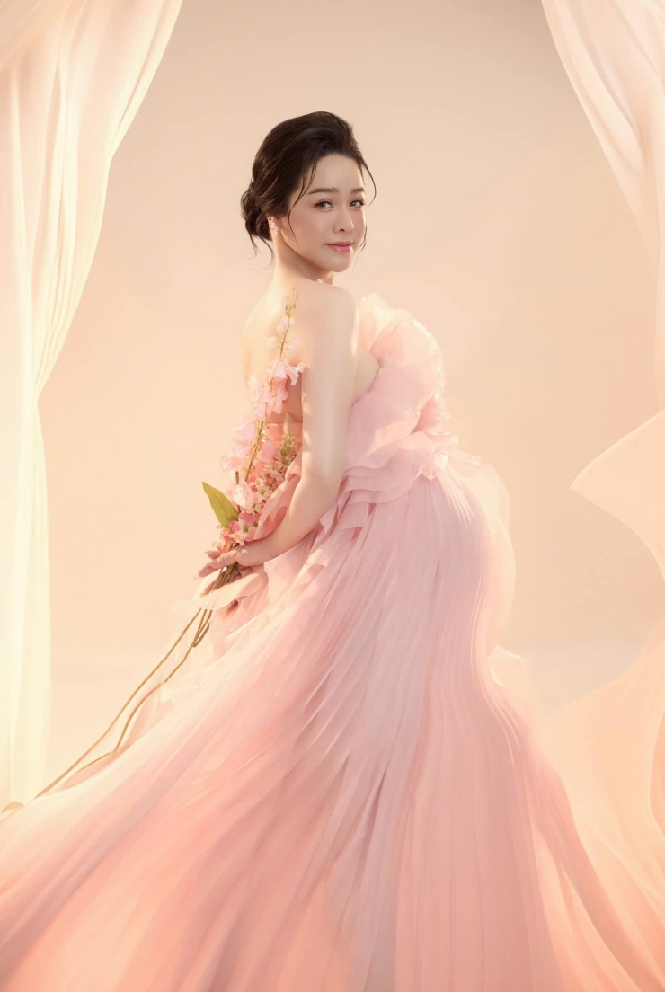 1736391942-9666-nhat-kim-anh-3-width1366height2048 Nữ diễn viên phim