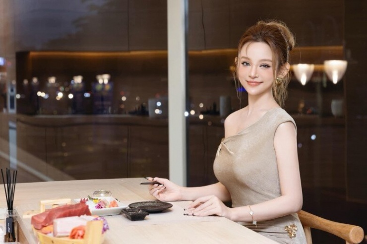 1736640599-2-hot-girl-ho-dang-tuoi-ty-deu-lam-dau-hao-mon-co-chong-la-cho-dua-nhung-van-lam-phu-ba-cua-rieng-mi-01-2-n-5033-40-width780height521 2 hot girl họ Đặng tuổi Tỵ: Đều làm dâu hào môn, có chồng là chỗ dựa nhưng vẫn làm