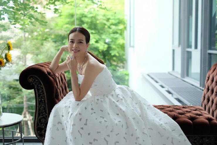 1736652262-2-cuoc-hon-nhan-cua-nguoi-phu-nu-thai-lan-quyen-luc-chiem-spotlight-tren-khan-dai-tran-chung-ket-aff-_23_3_n-1924-799-width780height522 2 cuộc hôn nhân của người phụ nữ Thái Lan quyền lực, chiếm spotlight trên khán đài trận chung kết AFF Cup 2024 - 3