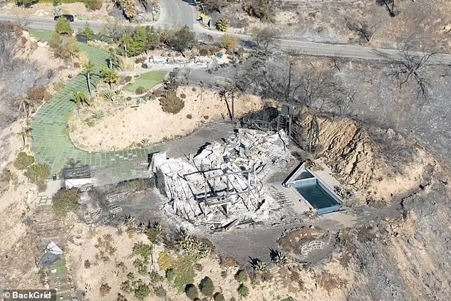 1736733253-ro4-7621-5410-8598-width633height423 Ngôi nhà của Rory Callum Sykes ở Malibu bị thiêu rụi.