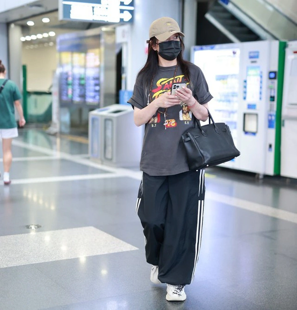 Triệu Vy bị báo Trung gọi là