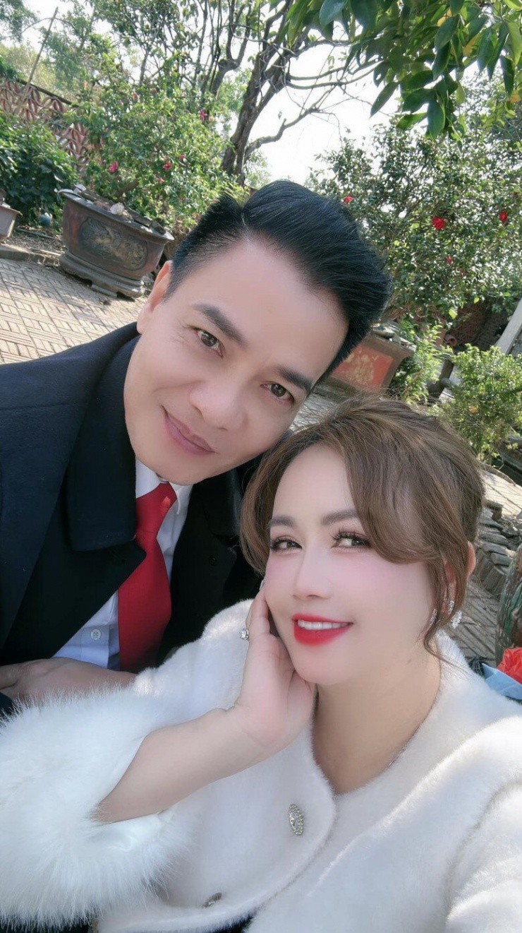 1737077871-co-xuyen-hoang-yen-cong-khai-dien-mao-chong-thu-5-kem-loi-khang-dinh-chac-nich-nhung-van-bi-nghi-ngo-_3_0_n-2758-160-width780height1387 “Cô Xuyến” Hoàng Yến công khai diện mạo chồng thứ 5, danh tính đàng trai gây tranh cãi - 2