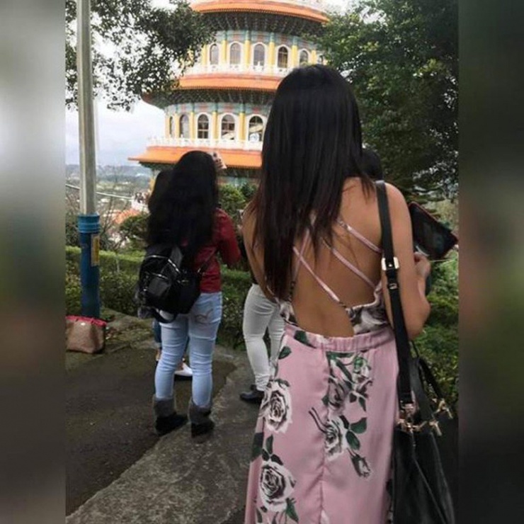 1737429098-phan-no-truoc-nhom-ban-tre-co-hanh-dong-khiem-nha-tai-chua-hinh-9-width800height800 Phẫn nộ trước nhóm bạn trẻ có hành động khiếm nhã tại chùa - 9