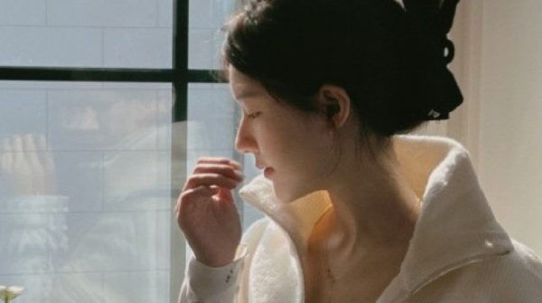 Triệu Lộ Tư lộ diện sau một tháng điều trị 'điếc thần kinh, trầm cảm' 1737446394 231 thumbnail width740height495 anh cat 3 2 auto cropjpg