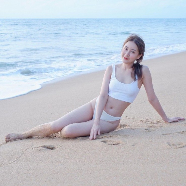 1737527438-nu-y-ta-thai-lan-dang-anh-bikini-day-song-mang-xa-hoi-hinh-10-width800height800 Nữ y tá Thái Lan đăng ảnh bikini dậy sóng mạng xã hội - 10