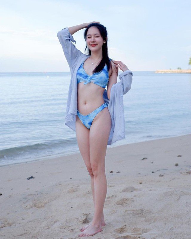 1737527438-nu-y-ta-thai-lan-dang-anh-bikini-day-song-mang-xa-hoi-hinh-5-width640height800 Nữ y tá Thái Lan đăng ảnh bikini dậy sóng mạng xã hội - 5