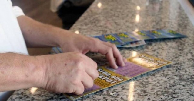 Trúng số độc đắc 2 triệu đô, người đàn ông xem đi xem lại suốt 30 lần 1737612237 755 thumbnail width740height495 anh cat 3 2 auto cropjpg 3