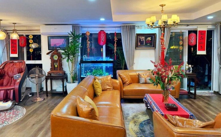 1737773470-co-ngoi-5-ty-cua-mc-nguyen-khang-ruc-ro-sac-xuan-chau-hoa-chau-quat-cung-duoc-lam-dom-rat-dieu-1-7-n-8298-636-width780height483 Cơ ngơi 5 tỷ của MC Nguyên Khang rực rỡ sắc xuân, chậu hoa chậu quất cũng được