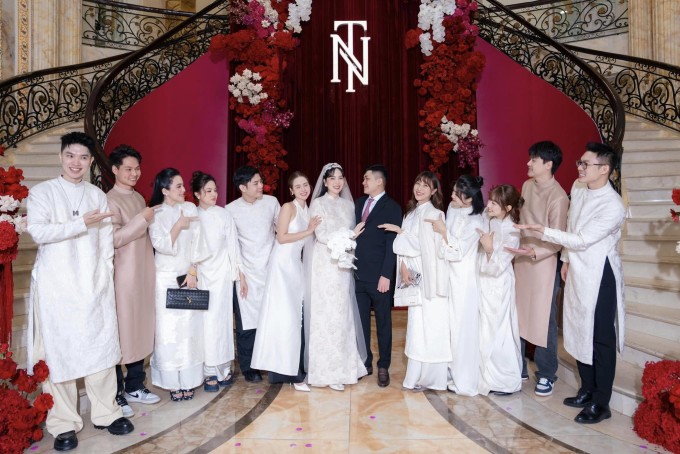 1737784837-mc-mai-ngoc-dam-cuoi-100-17357-4139-6266-7664-4-71395-width680height454 Ngoài dinh thự riêng, gia đình chồng Mai Ngọc còn có trung tâm tiệc cưới được thực hiện theo lối kiến trúc này, cũng là nơi diễn ra lễ thành hôn của vợ chồng nữ MC.