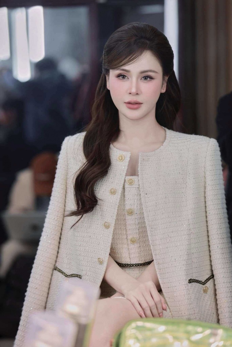 "Ác nữ VTV" tay trắng ôm con ra đường lúc ly hôn, 11 năm nuôi con nay chỉ có thể "thơm trộm" quý tử khi ngủ 1737795738 ac nu vtv tay trang om con ra duong luc ly hon 11 nam nuoi con nay chi co the thom trom quy tu khi n 0 3 n 8678 280 width1366height2048