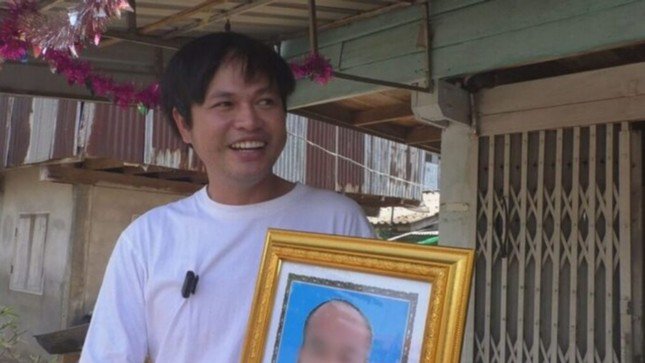 1738025156-rel-6691-7475-width645height363 Người nhà ông Phet mừng rỡ khi ông quay về. Ảnh: Khaosod.