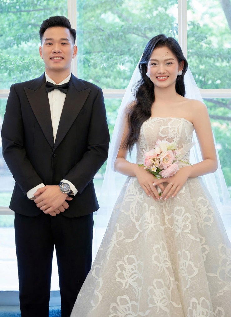 1738044883-thu-hoai-1-75433-76095-width1300height1775 Sắc vóc gây thương nhớ của dàn Hoa khôi bóng chuyền Việt Nam - 2