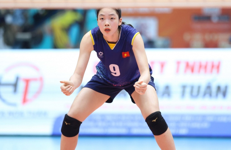 1738044884-quynh-huong-1-76100-width1900height1230 Sắc vóc gây thương nhớ của dàn Hoa khôi bóng chuyền Việt Nam - 7