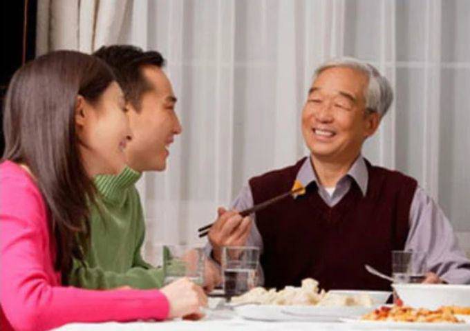 1738045457-giua-me-va-ban-gai-toi-khong-biet-chon-ai-3926-178-width680height480 Đưa bạn gái mang thai về nhà ra mắt, mẹ cho cưới kèm theo 1 điều kiện khiến tôi khó xử - 2