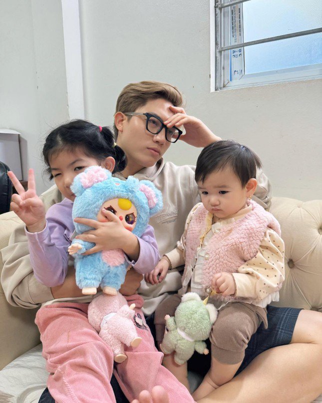 1738106729-172-2866-2-n-7156-6209-width645height806 Sao Việt ăn Tết: Anh Tú Voi rửa bát mệt nghỉ, Bùi Công Nam dọn nhà "hình thức" 1738106729 172 2866 2 n 7156 6209 width645height806