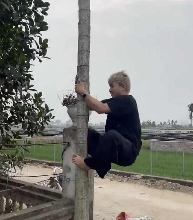 1738106729-789-4047-0-n-8064-5618-width645height735 Sao Việt ăn Tết: Anh Tú Voi rửa bát mệt nghỉ, Bùi Công Nam dọn nhà "hình thức" 1738106729 789 4047 0 n 8064 5618 width645height735