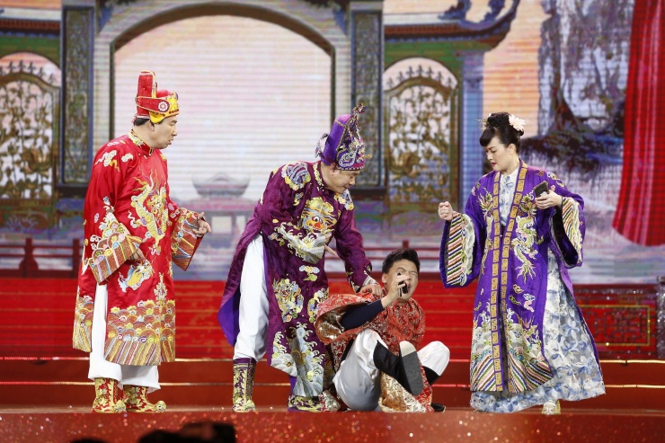 1738107224-hh-0025-resize-4282-4058-width1966height1311 Những màn tung hứng đầy duyên dáng của dàn Táo cũ tiếp tục ghi điểm với khán giả.