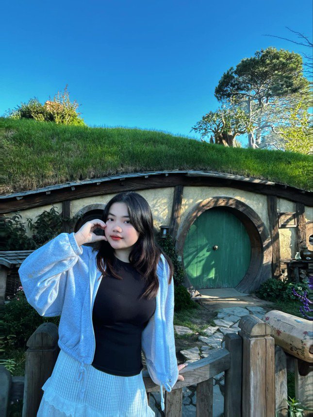 1738213149-e8-87e7-4b73-ac5d-ccde5a3e667e-3012-5113-width645height859 Cô bạn lựa chọn ăn Tết xa nhà để tiết kiệm chi phí. Ảnh: NVCC