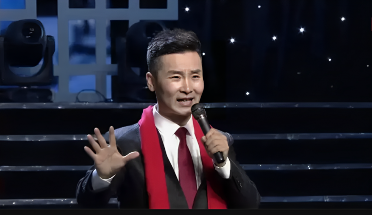 1738213409-hoc-phi1-96143-width1280height740 Sau khi thành công, Lưu Hòa Cương không quên những người dân làng nghèo từng giúp đỡ mình năm xưa. Ảnh: Baidu