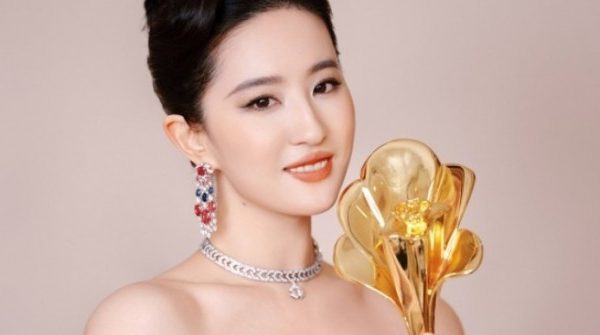 Lưu Diệc Phi giành Nữ diễn viên của năm 1738239108 340 thumbnail width740height495 anh cat 3 2 auto cropjpg