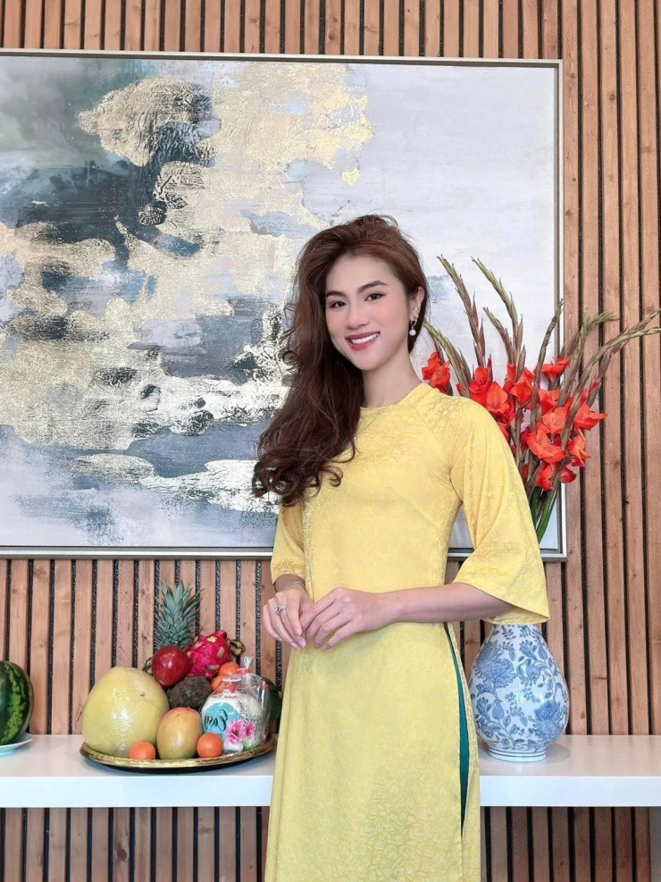 1738500539-286-73937-6-n-0742-width1200height1600 Người mẫu Kim Dung khoe mâm ngũ quả tự tay bày biện.