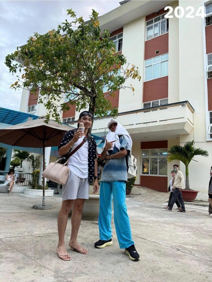 Trong 7 năm, H’Hen Niê và Tuấn Khôi có giai đoạn chia tay. H’Hen Niê từng bật khóc khi chia sẻ chuyện tình cảm trong chương trình Chị đẹp đạp gió rẽ sóng.