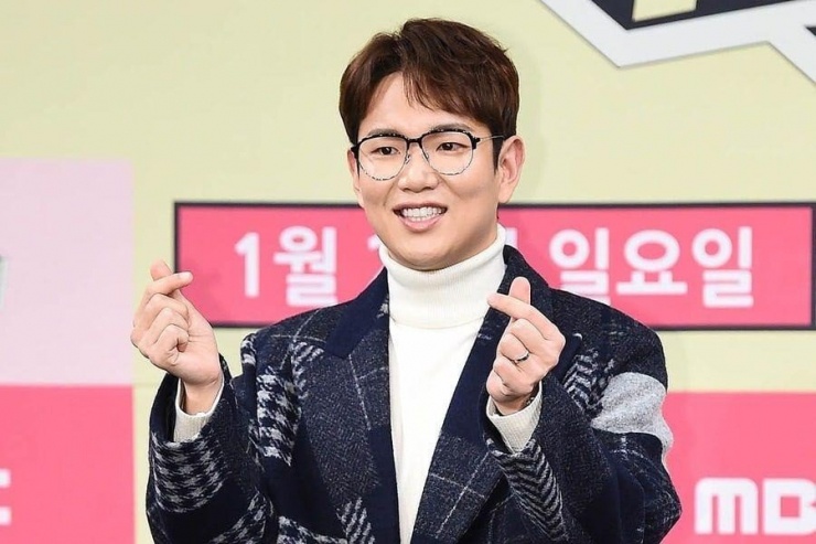 1738808540-dbaa494d69a40f499e85-2004-1960-width900height600 MC Jang Sung Kyu.