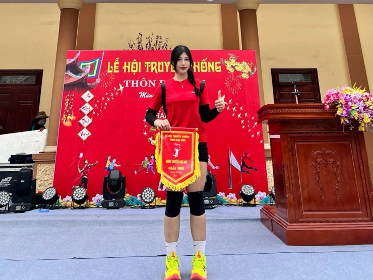 1738984150-t3-8795-width1200height900 Cô gái nổi tiếng sau màn đấu vật với nam võ sĩ số 1 Việt Nam - 2