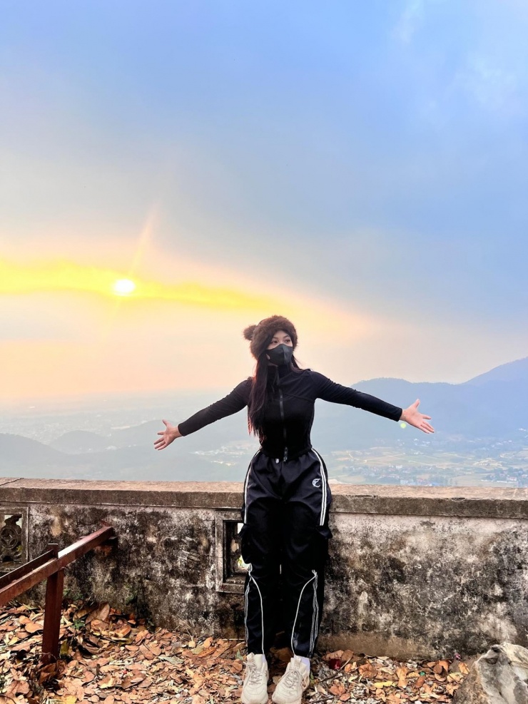 1738984151-t7-8800-width1200height1598 Cô gái nổi tiếng sau màn đấu vật với nam võ sĩ số 1 Việt Nam - 7