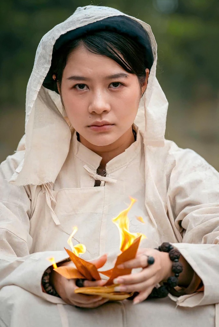 Hoàng Kim Ngọc: Lao vào lửa, nhảy xuống sông, treo cổ vì vai diễn tôi đều chơi tất 1738998736 616 5137 2 n 42777 width1364height2048