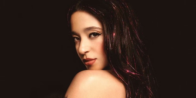 1739319977-anora-movie-poster-0683-5433-1228-width680height340 Mikey Madison trong phim