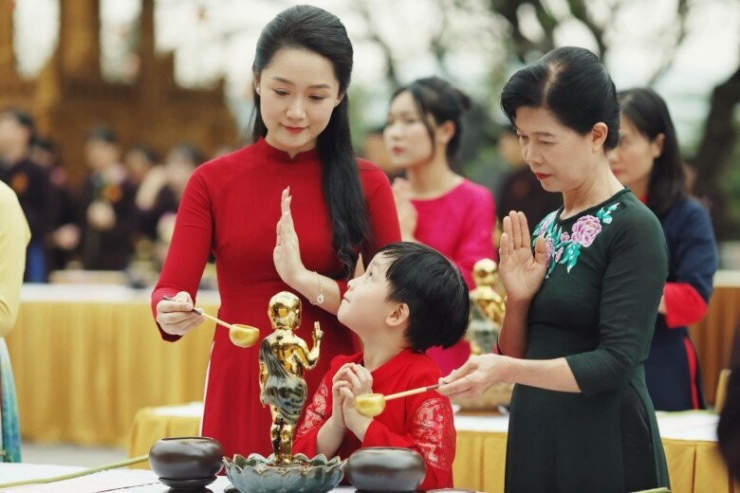 1739409778-btv-thu-ha-khoe-duong-cong-khi-bau-lan-2-vuot-mat-con-dau-long-chi-lo-dien-1-lan-da-gay-bao-06-9-n-5726-434-width780height520 BTV Thu Hà khoe bầu lần 2 vượt mặt, con đầu lòng chỉ lộ diện 1 lần đã