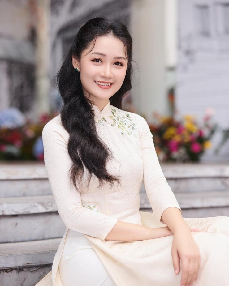 1739409778-btv-thu-ha-khoe-duong-cong-khi-bau-lan-2-vuot-mat-con-dau-long-chi-lo-dien-1-lan-da-gay-bao-17-3-n-5727-776-width780height975 BTV Thu Hà khoe bầu lần 2 vượt mặt, con đầu lòng chỉ lộ diện 1 lần đã