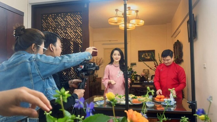 1739409778-btv-thu-ha-khoe-duong-cong-khi-bau-lan-2-vuot-mat-con-dau-long-chi-lo-dien-1-lan-da-gay-bao-81-9-n-5973-705-width780height439 BTV Thu Hà khoe bầu lần 2 vượt mặt, con đầu lòng chỉ lộ diện 1 lần đã