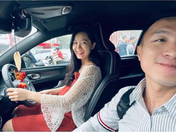 1739409778-btv-thu-ha-khoe-duong-cong-khi-bau-lan-2-vuot-mat-con-dau-long-chi-lo-dien-1-lan-da-gay-bao-btv-thu-ha-3-5725-568-width580height436 BTV Thu Hà khoe bầu lần 2 vượt mặt, con đầu lòng chỉ lộ diện 1 lần đã