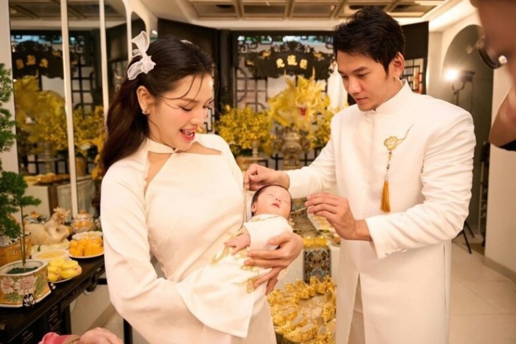 Con sao Việt vừa ra đời đã có vàng: Ái nữ nhà Nhật Kim Anh nhận quà trăm triệu, con trai Đàm Vĩnh Hưng