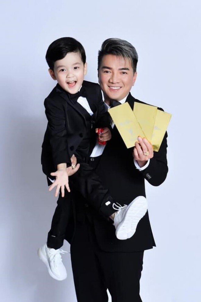 Con sao Việt vừa ra đời đã có vàng: Ái nữ nhà Nhật Kim Anh nhận quà trăm triệu, con trai Đàm Vĩnh Hưng