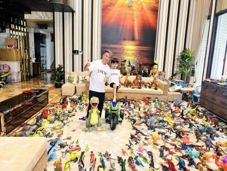 Con sao Việt vừa ra đời đã có vàng: Ái nữ nhà Nhật Kim Anh nhận quà trăm triệu, con trai Đàm Vĩnh Hưng