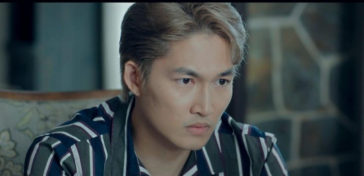 Tạo hình vai công tử nhà giàu ăn chơi của Đình Tú.