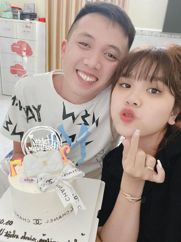 1739501546-cuoc-song-hien-tai-cua-co-gai-duoc-reo-goi-moi-mua-valentine-hinh-8-width600height800 Cuộc sống hiện tại của cô gái được “réo gọi” mỗi mùa Valentine - 8