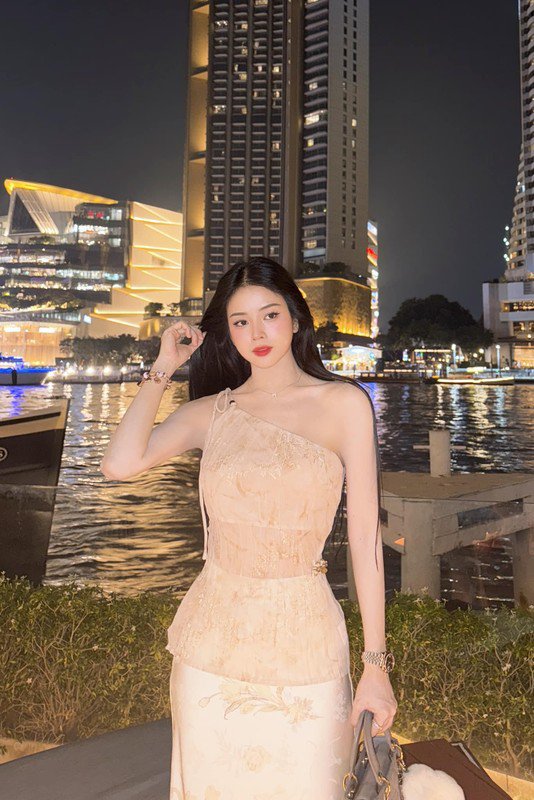 1739585166-dj-bup-be-viet-don-tim-fan-voi-loat-anh-vay-trang-ngot-ngao-hinh-10-width534height800 “DJ búp bê” Việt đốn tim fan với loạt ảnh váy trắng ngọt ngào - 10