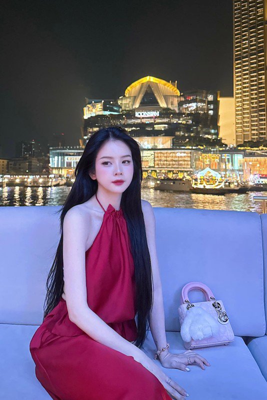 1739585166-dj-bup-be-viet-don-tim-fan-voi-loat-anh-vay-trang-ngot-ngao-hinh-8-width534height800 “DJ búp bê” Việt đốn tim fan với loạt ảnh váy trắng ngọt ngào - 8