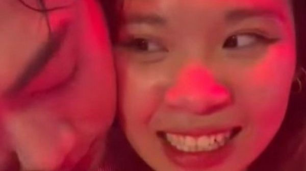 Soobin Hoàng Sơn kề má khán giả nữ 1739690905 19 thumbnail width740height495 anh cat 3 2 auto cropjpg