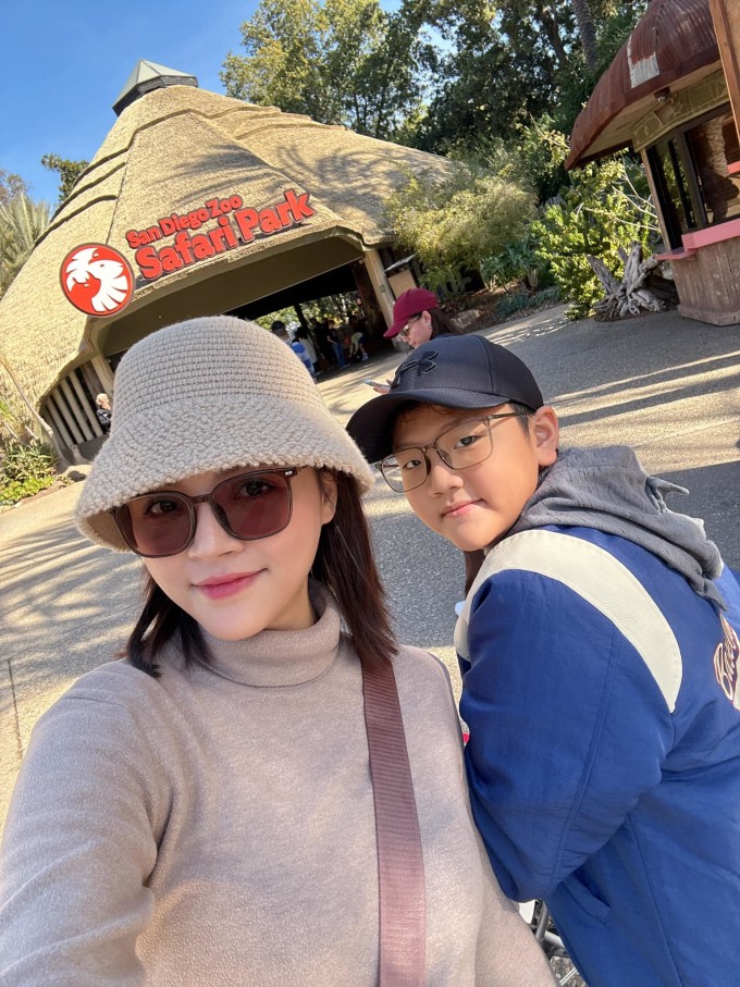 Thu Quỳnh đưa con trai đi du lịch Mỹ hồi cuối năm 2024.