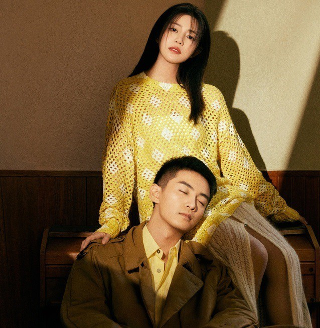 1739857920-sao-v2-6289-4347-6698-width638height654 Trần Hiểu, Nghiên Hy chụp hình tạp chí năm 2022. Ảnh: The Icon