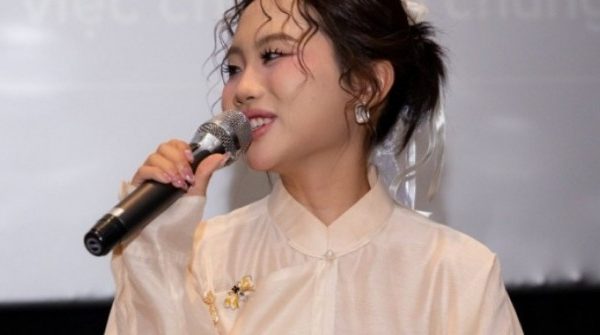 Phương Mỹ Chi bật khóc sau cảnh múa lửa 1739937792 626 thumbnail width740height495 anh cat 3 2 auto cropjpg